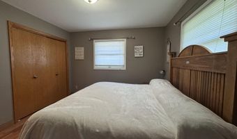 1711 S Lloyd St, Aberdeen, SD 57401