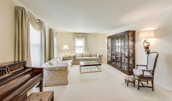 715 W Whiting Ln, Arlington Heights, IL 60004
