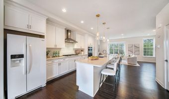 2856 Ridington Rd, Ann Arbor, MI 48105