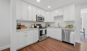 2373 Hiddengarden Ct, Ballwin, MO 63021
