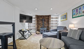 108 12th Ave SW, Altoona, IA 50009