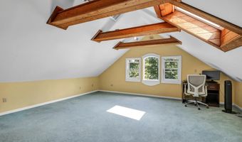 497 Maple Ave, Cheshire, CT 06410