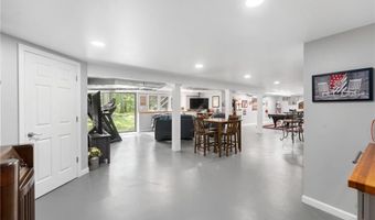 2 Spinney Ln, North Kingstown, RI 02852