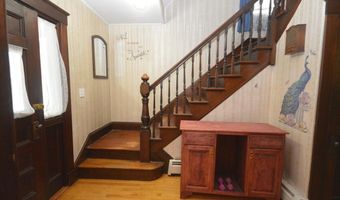 744 Hammond St, Bangor, ME 04401