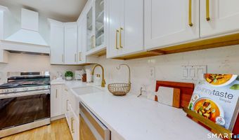 14 Woodcrest Ln 14, Danbury, CT 06810