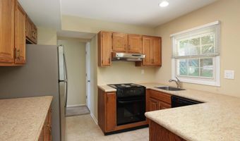 30 Oxford Ln, Aberdeen, NJ 07747