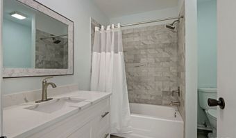 197 Maplewood Dr, Antioch, IL 60002