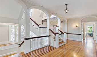 32 Lorraine St, Barrington, RI 02806
