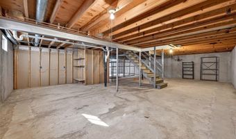 618 Running Creek Dr, Ballwin, MO 63021