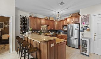 1 Indian Neck Ave APT 6, Branford, CT 06405
