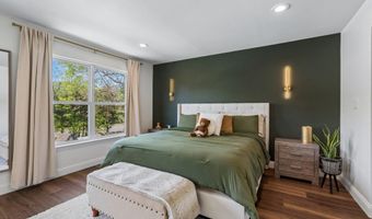 56 Marlin Ct, Bayville, NJ 08721
