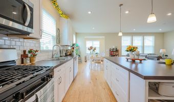 580 N Highlander Way, Addison, IL 60101