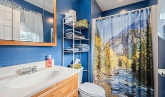 80 TOMAHAWK Trl, Cranston, RI 02921