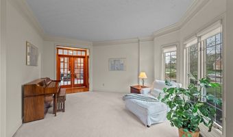 275 Camden Ln, Aurora, OH 44202