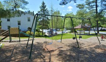 8366 GLASTONBURY Ct, Annandale, VA 22003