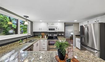 800 Eaglebrooke Dr, Ballwin, MO 63021