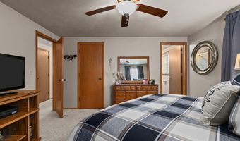 58 CRESTVIEW Dr, Appleton, WI 54915