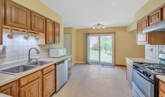 721 Brentwood Ct, Algonquin, IL 60102