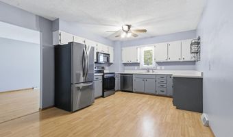 1607 S 6th St, Aberdeen, SD 57401