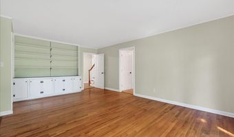 3 Fenway Dr, Albany, NY 12211