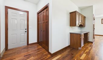 812 S 5th Ave, Brandon, SD 57005