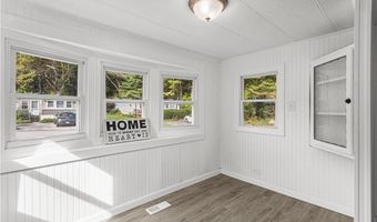 17 Park Ln, Coventry, RI 02816