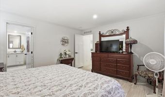 38 Oak Ridge Ln, Bennington, VT 05201