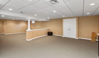 16 Heritage Dr, Allentown, NJ 08501