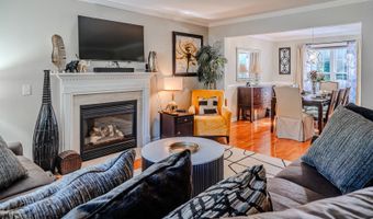 45 Pocono Ln 4, Danbury, CT 06810