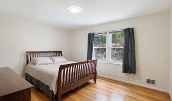 8418 STONE GATE Dr, Annandale, VA 22003
