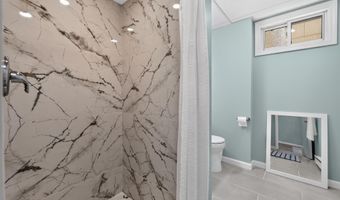 7 Gregg Ln, Bayonne, NJ 07002