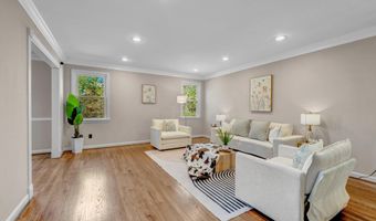 8706 BRAEBURN Dr, Annandale, VA 22003