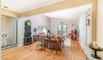 15 Lake Wallkill Rd, Alloway, NJ 07461