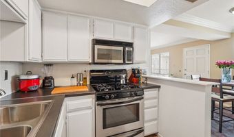 1605 Winona Blvd 102, Los Angeles, CA 90027