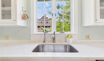 30 Forest Rd W, Bristol, RI 02809