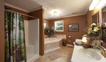 1584 Hawkins Ln, Bells, TN 38006