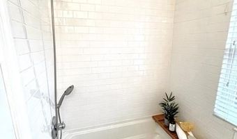 906 S WASHINGTON St 107, Alexandria, VA 22314