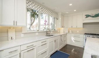 6 Bayside Ave, Newport, RI 02840