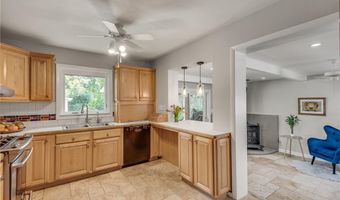 2821 Laurel Ridge Dr, Decatur, GA 30033