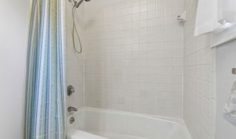 70 Montoya Dr 70, Branford, CT 06405