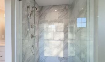 25 Scallop Shell Rd, Narragansett, RI 02882