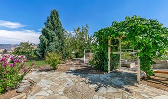 551 Strawberry Ln, Ashland, OR 97520