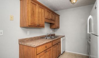 703 Meadow Pl, Ames, IA 50010