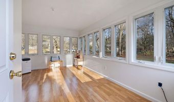 16 Edgebrook Ln, Airmont, NY 10952