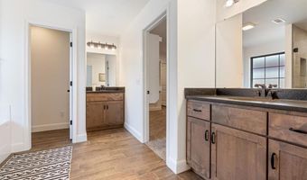 5905 NW Ettie May St, Bentonville, AR 72713