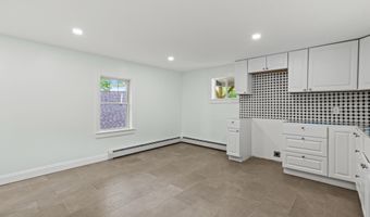 38 Newbury St, Auburn, ME 04210