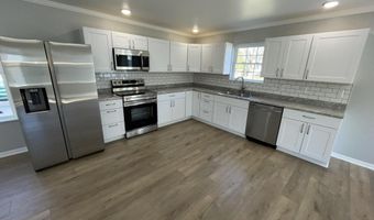 913 Pine Ave, Alma, MI 48801
