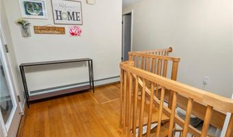325 Shady Hill Dr, East Greenwich, RI 02818