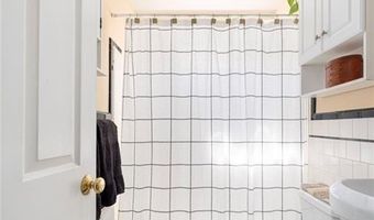 155 Evarts St, Newport, RI 02840