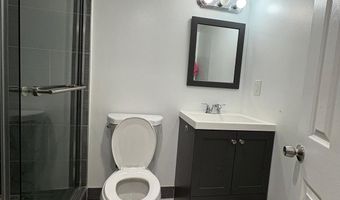 2011 N UPTON St, Arlington, VA 22207